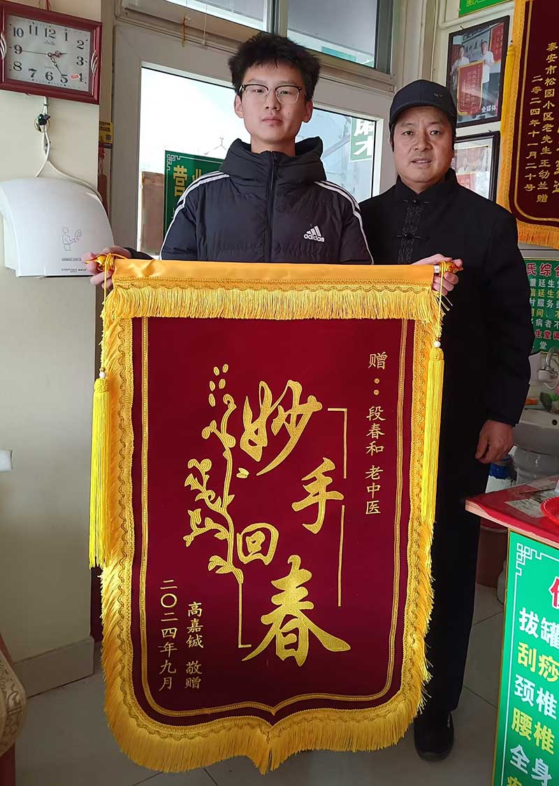2024年底，大学生放假后“专程来合影”！